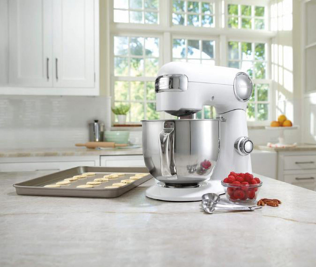 White Stand Mixer with Stainless Steel Measuring Cups and Spoons Q4252