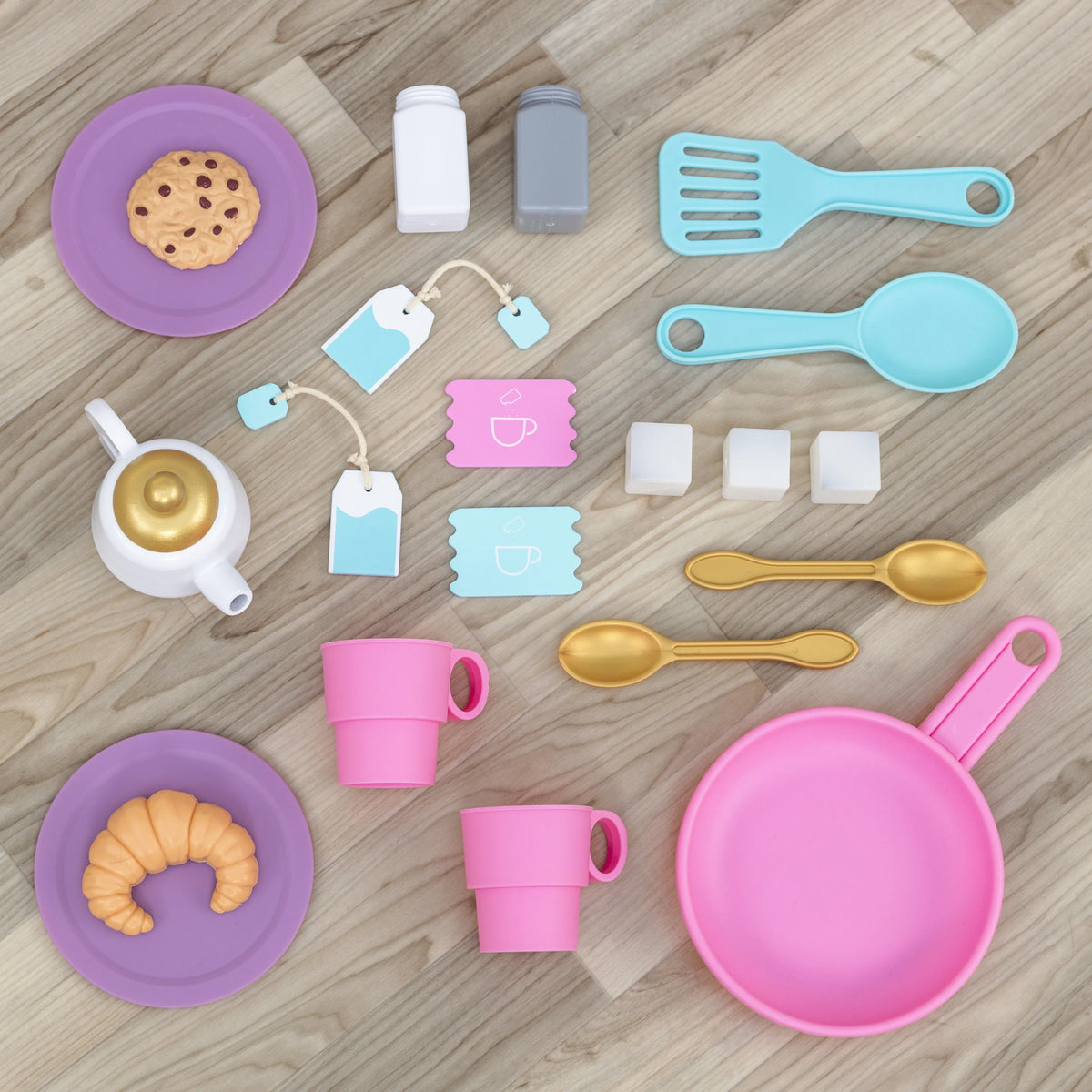 Wooden Play Kitchen with 21 Accessories E770