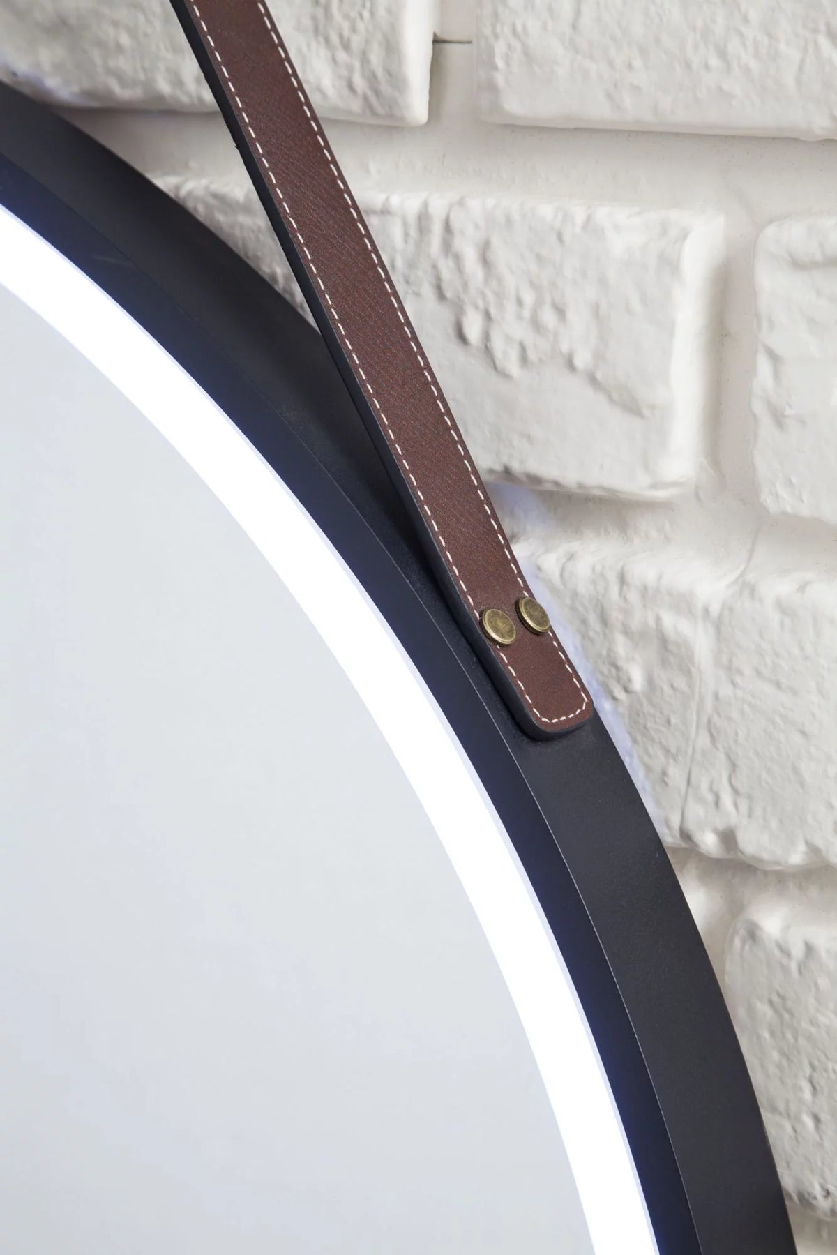 Matte Black Round LED Mirror J935665