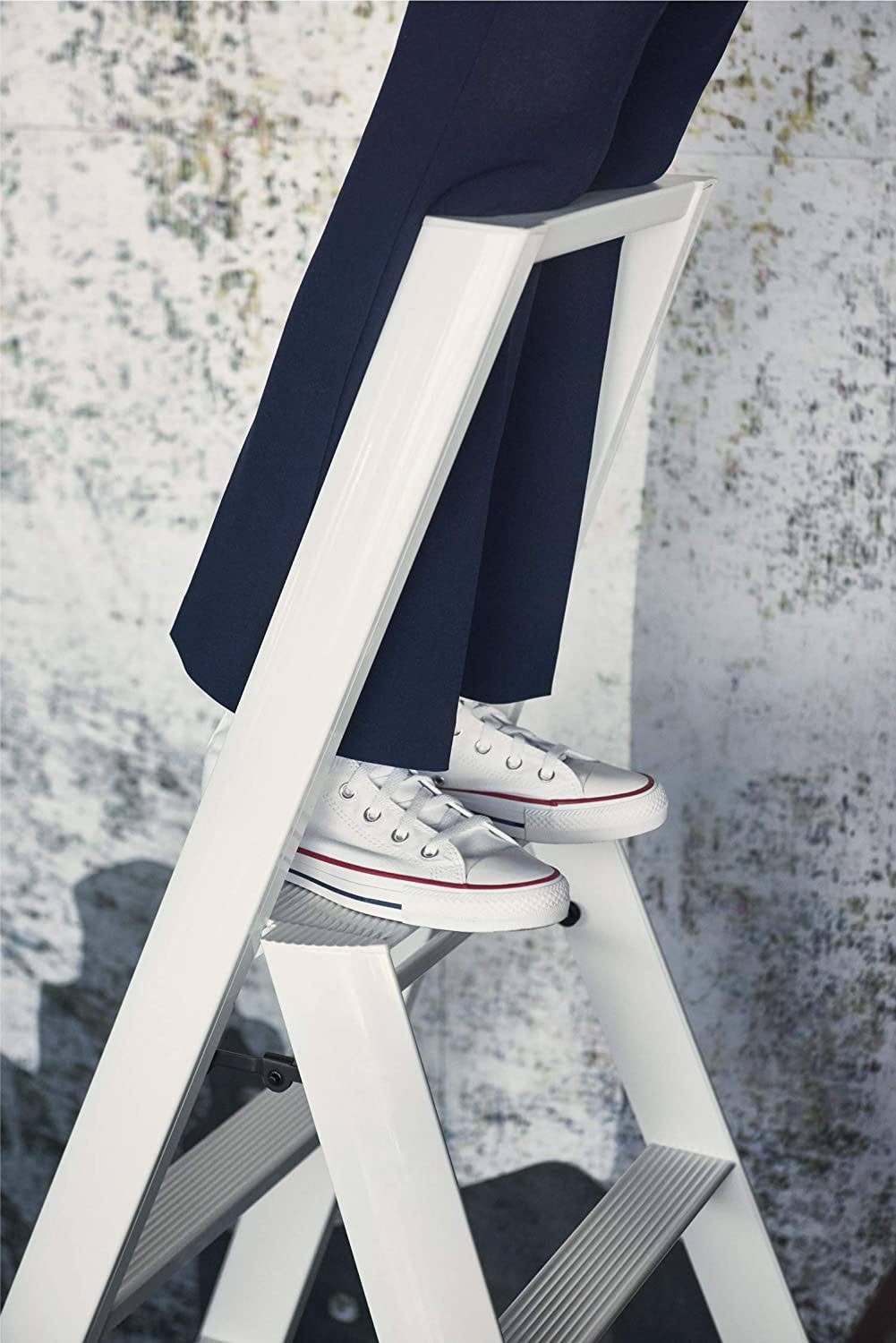 White 4 Step Ladder H4608