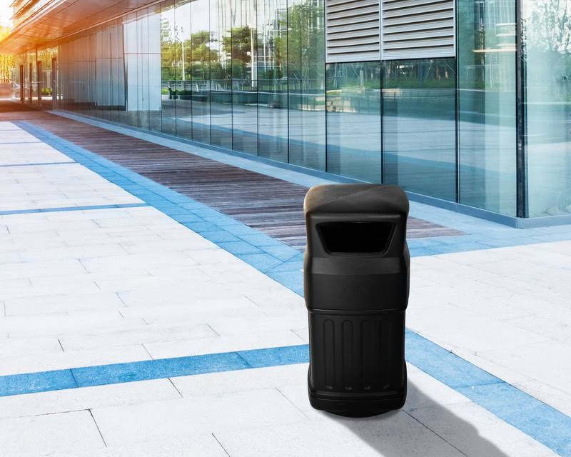 Black 16-Gallon Outdoor/Indoor Trash Can Y821309
