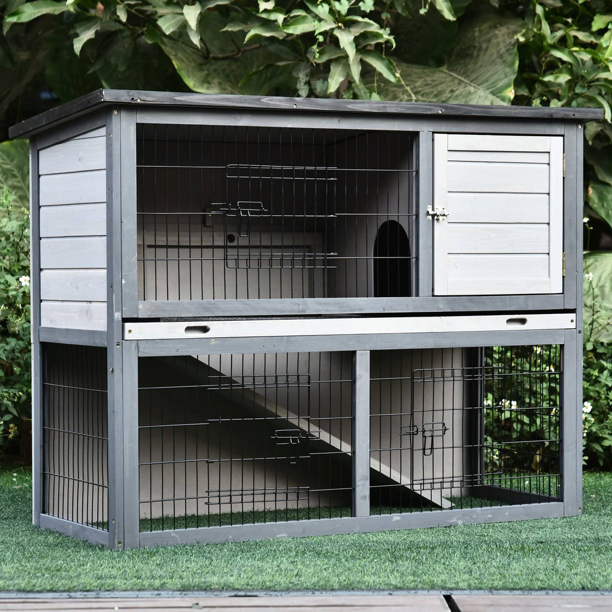 Wooden Rabbit Hutch with Ramp T871561