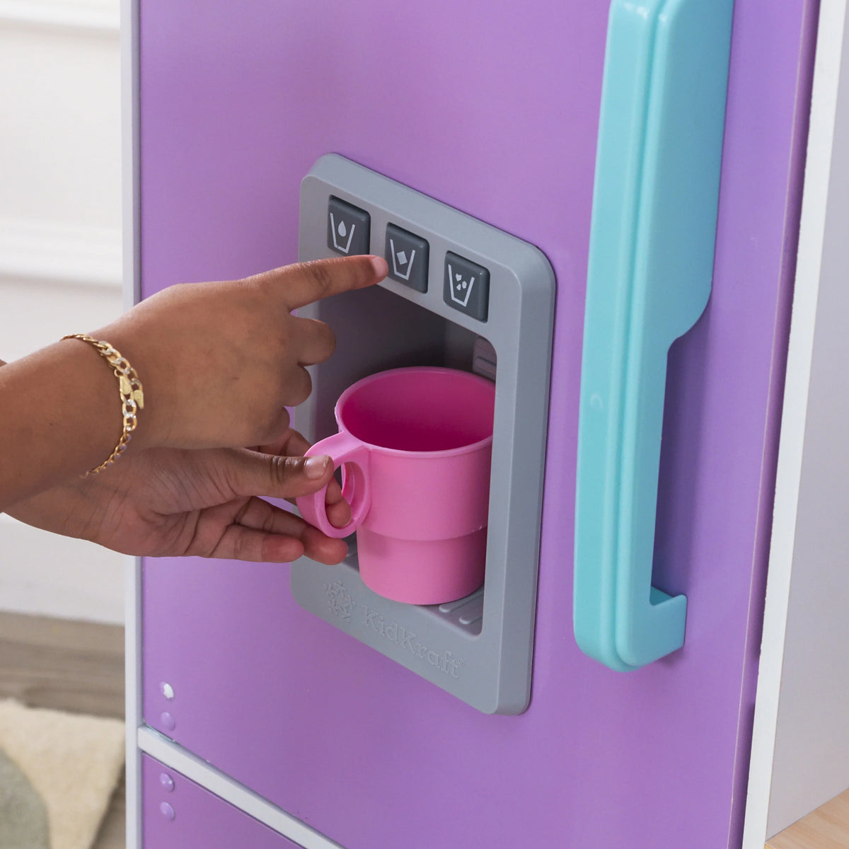 Wooden Play Kitchen with 21 Accessories E770